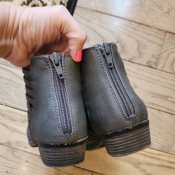 SO Charcoal Ankle Booties with Studded Straps - Picture 4 of 8